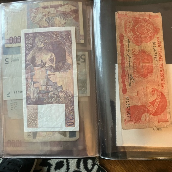 Vintage and old coins and currency around the world - Picture 9 of 10